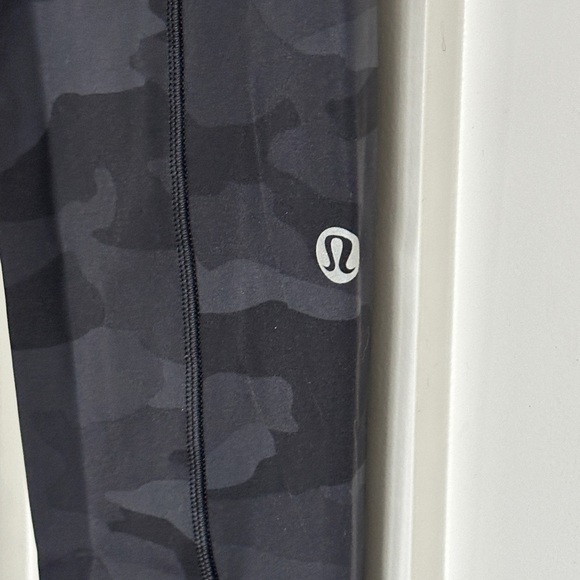 Lululemon Fast and Free 25” Non-Reflective in Heritage 365 Camo Deep Coal Multi - Picture 3 of 9